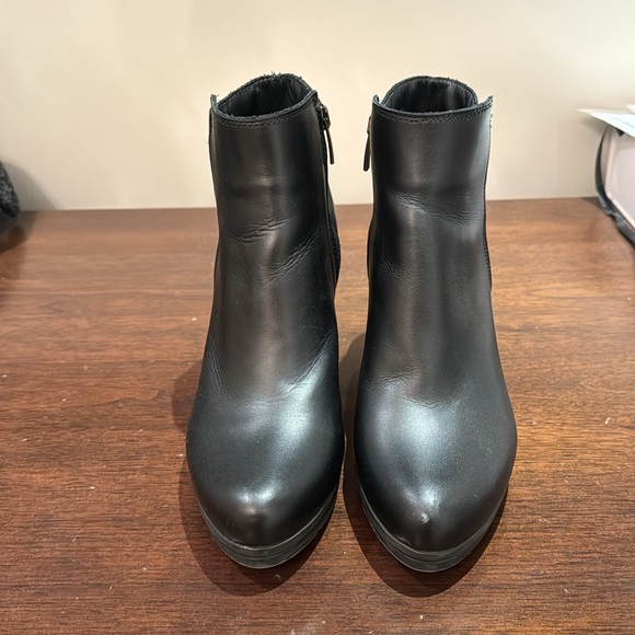 La Canadienne Winter Booties - Picture 2 of 6